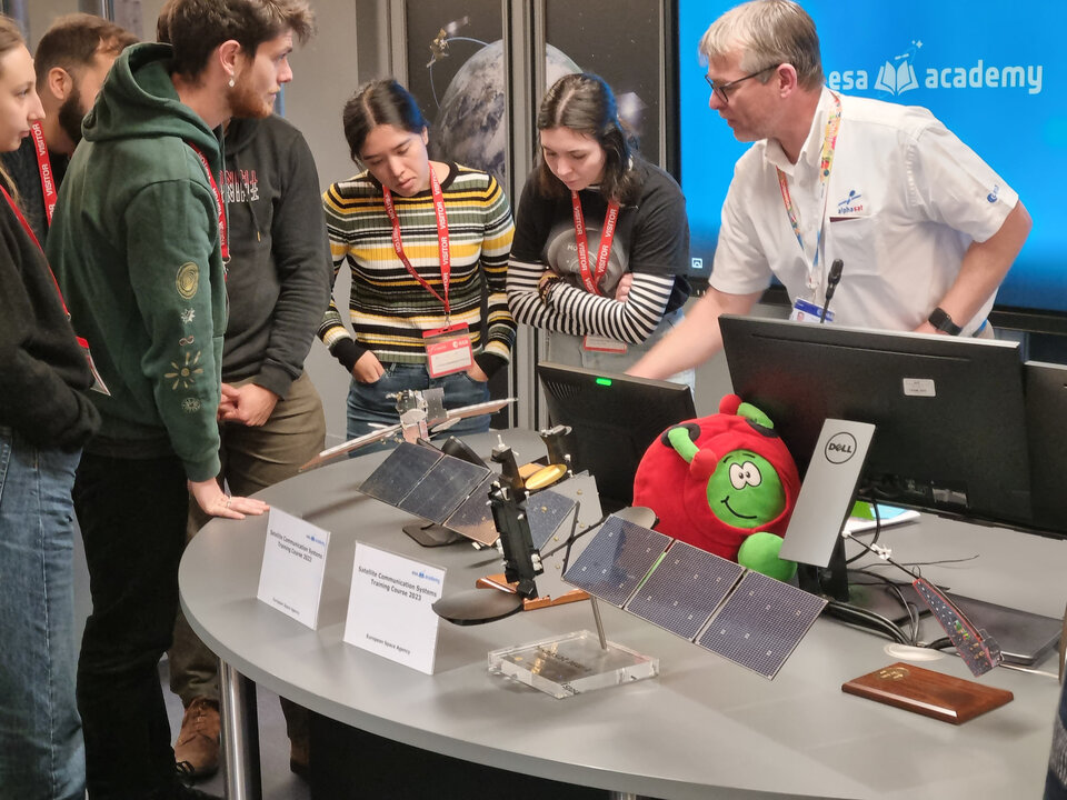 Students_discussing_satellite_subsystems_with_expert_article